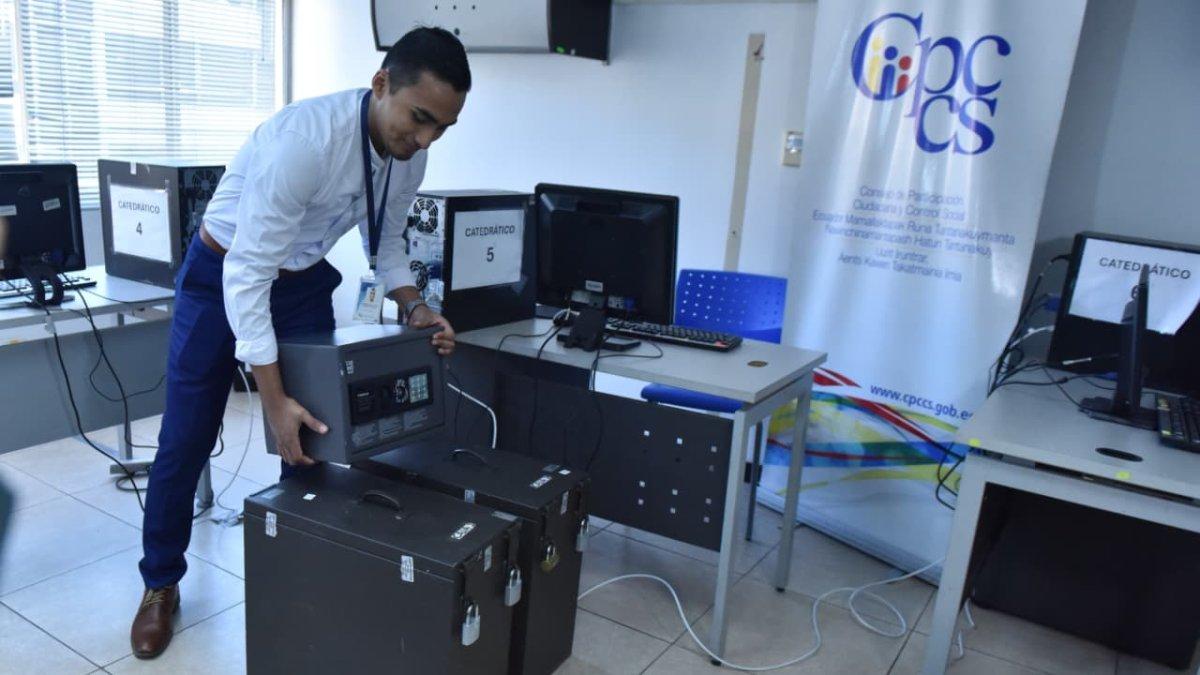 El equipo de catedráticos elaboraron las preguntas en un servidor cerrado, que permanece en las instalaciones del Consejo de Participación Ciudadana (CPCCS).