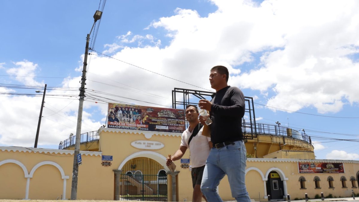 La información sobre el posible derrocamiento de la Plaza de Toros Quito preocupa a la ciudadanía.