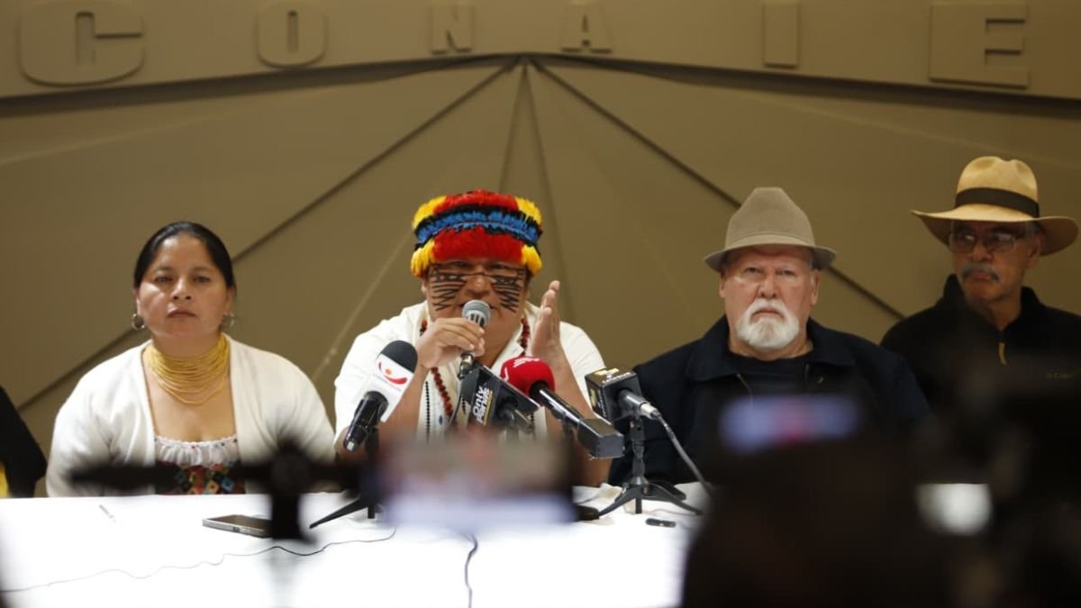 El presidente de la Conaie, Marlon Vargas, anunció la postura oficial de la organización que lidera frente a la consulta popular.