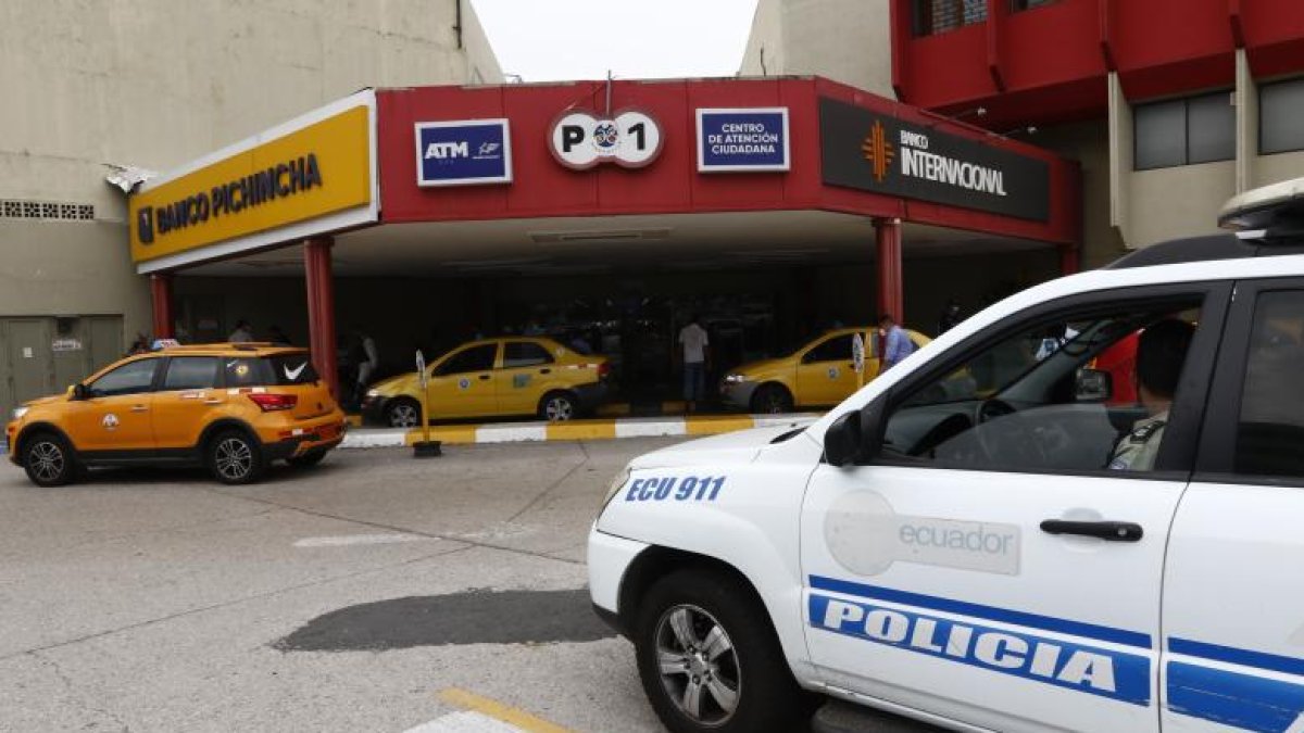 Uno de los puntos de atención de la ATM es en el centro comercial Albán Borja.