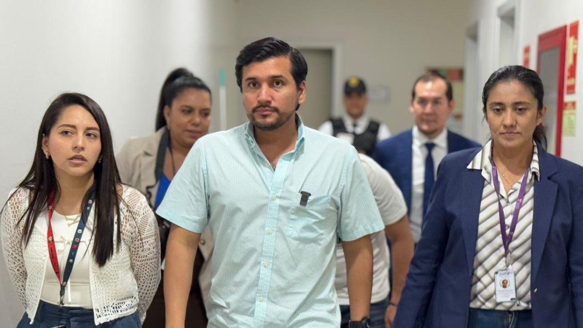 El ministro de Salud realizó inspecciones sorpresa en hospitales y bodegas de Manabí