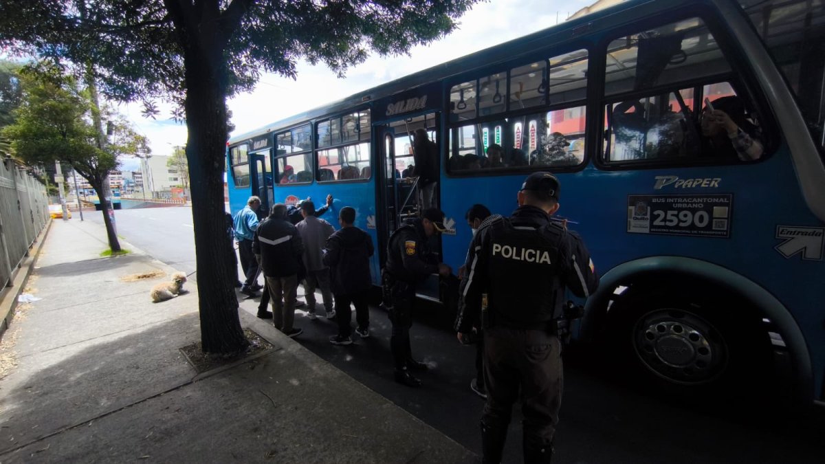 La Policía intensificó los operativos en los buses tras la muerte de un pasajero en un violento asalto.