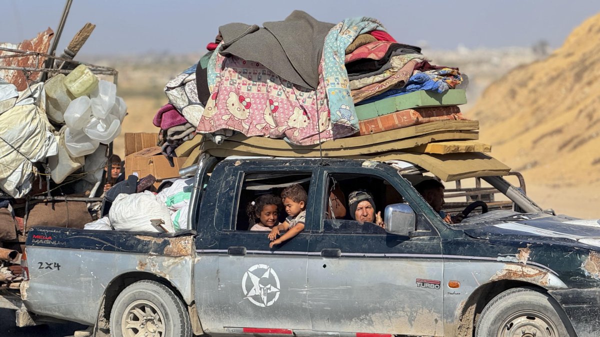 Miles de personas se desplazan desde la ciudad de Gaza hacia el sur de la Franja de Gaza, tras las órdenes de evacuación forzosa israelíes.