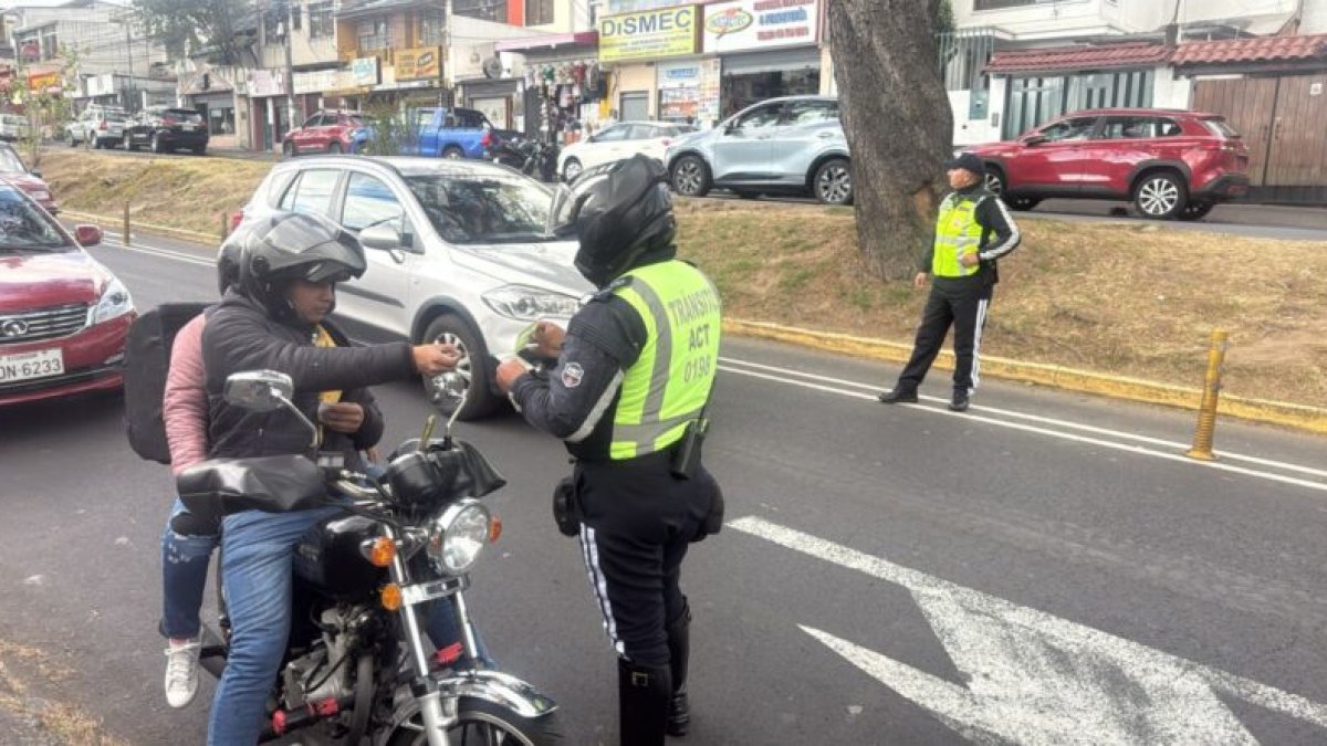 En la jornada en distintos puntos de Quito, 173 motos fueron retenidas.