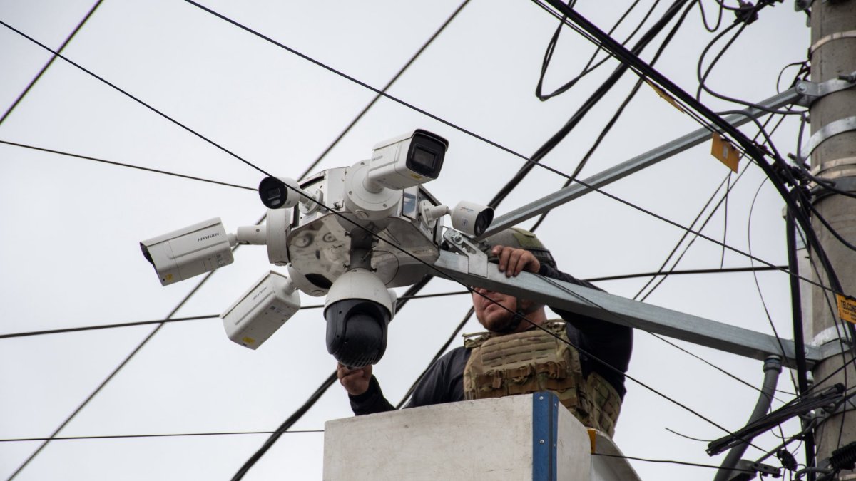 Un total de 40 cámaras de videovigilancia instaladas de forma clandestina fueron retiradas en cantones de Machala, Pasaje y Puerto Bolívar.