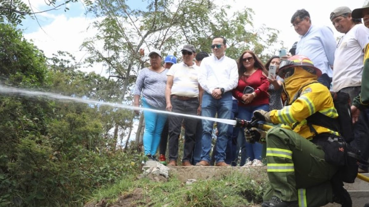 La comunidad recibió una capacitación previa por parte del personal técnico de Cuerpo de Bombaros.