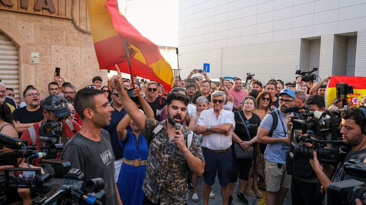 Protesta. Varios ‘influencers’ y agitadores de redes sociales en una concentración en Torre Pacheco.