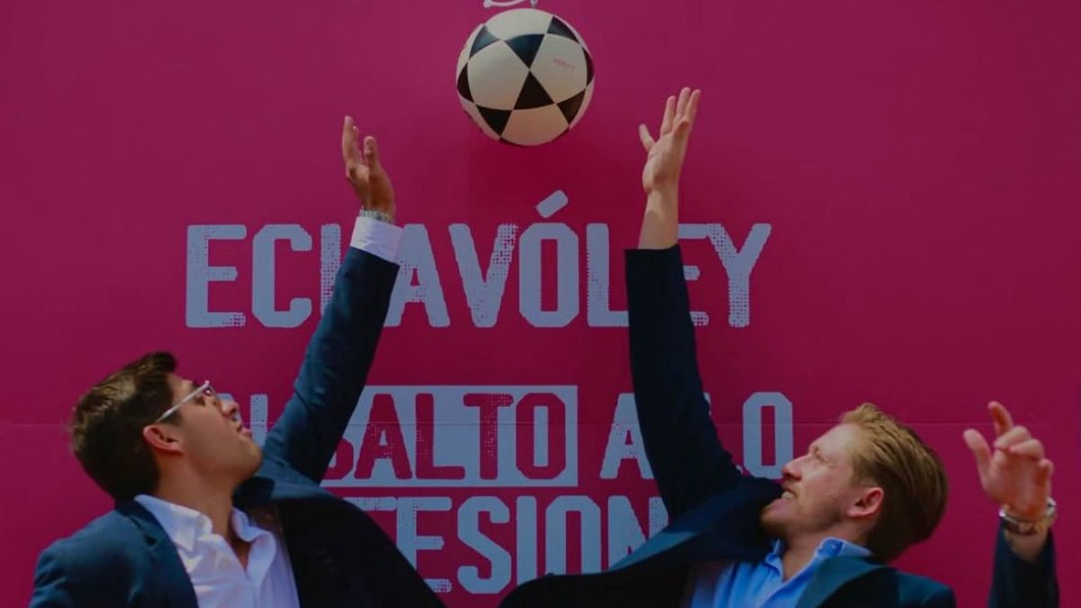 Andrés Larrea (d) y Mateo Miranda, presidente y gerente, respectivamente, son las mentes maestras detrás de la Liga Nacional de Ecuavóley que ya piensan en la edición 2026