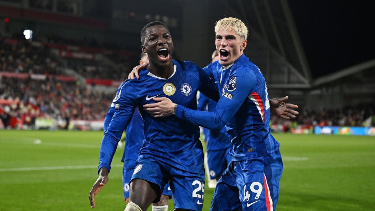 Moisés Caicedo registra dos goles en cuatro partidos en la Premier League.