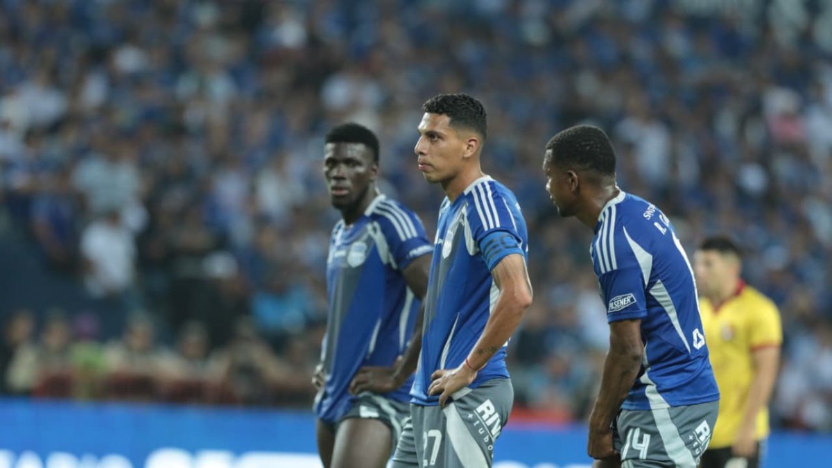 Emelec sufrió la derrota por Barcelona en el estadio Capwell.