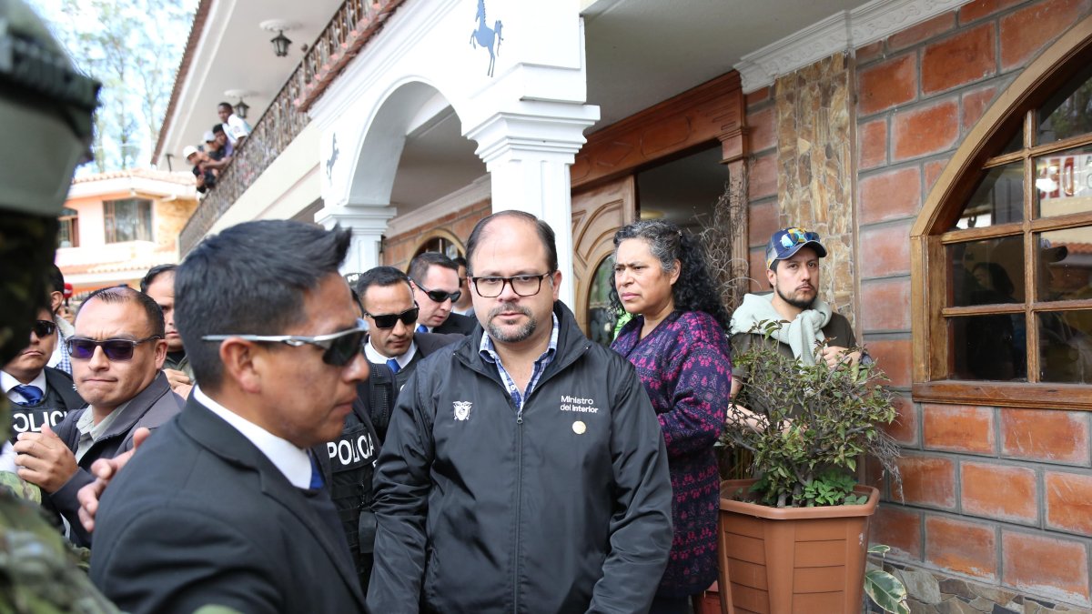 Ministro del Interior Jhon Reimberg se reunió con transportistas para frenar el bloqueo.