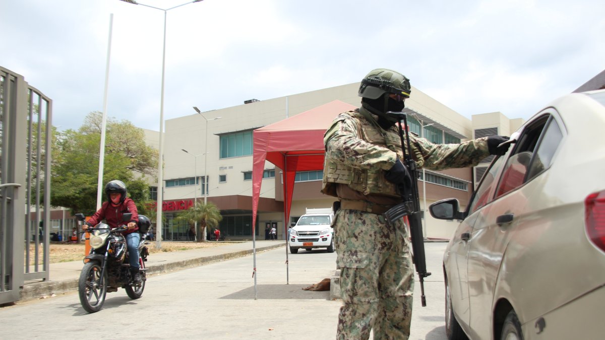 La escalada de violencia dentro de los hospitales ecuatorianos ha generado una creciente incertidumbre sobre la operatividad del sistema de salud.