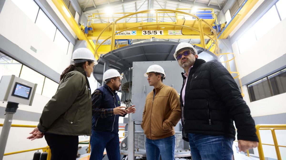 Xavier Bermúdez (d), gobernador del Azuay, se refirió a la supuesta suspención del proyecto Loma Larga en Quimsacocha.