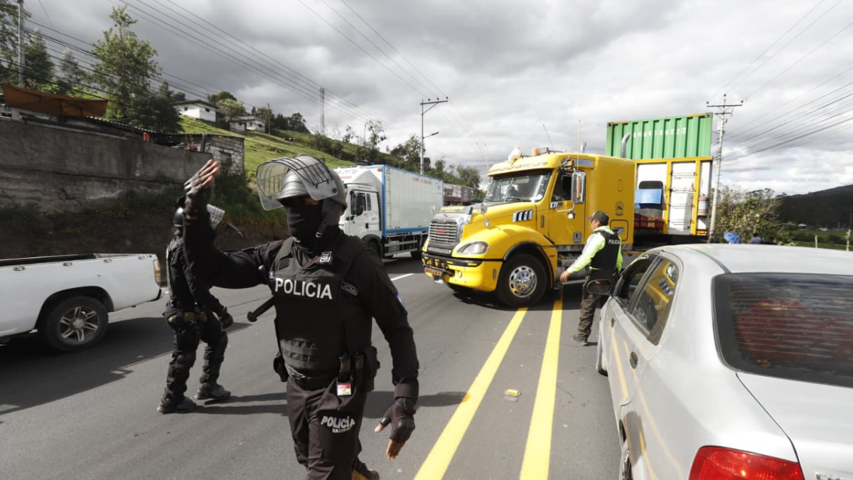 Durante el 15 de septiembre, se registraron bloqueos en varias vías de Ecuador.