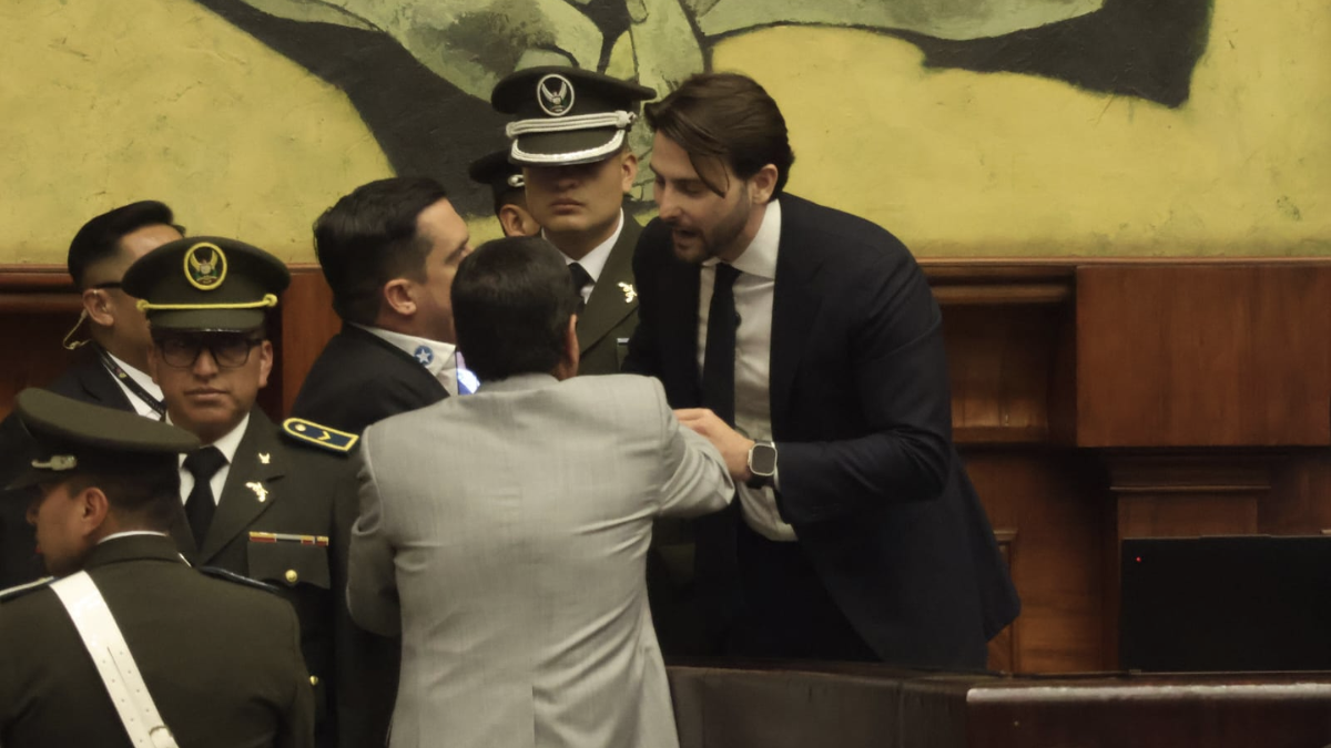 Conflicto: El asambleísta de RC Juan Pablo Molina cuestionó la decisión del presidente Niels Olsen en el Pleno este 16 de septiembre de 2025.
