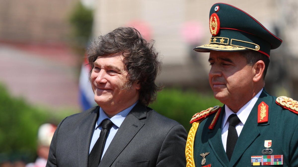 El presidente de Argentina, Javier Milei, asiste a una ceremonia este martes, en el Palacio de López en Asunción (Paraguay).
