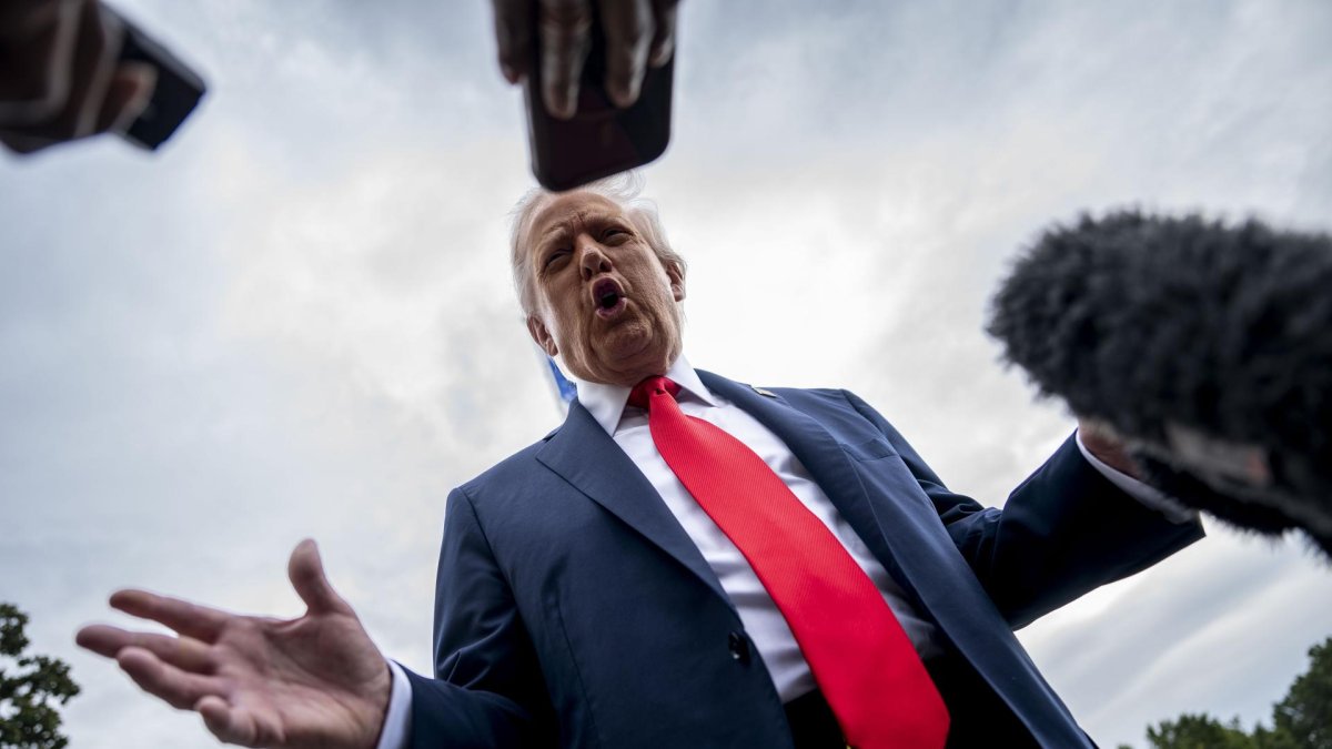 El presidente de Estados Unidos, Donald Trump, habla con la prensa en la Casa Blanca, en Washington, DC, EE. UU., el 16 de septiembre de 2025.