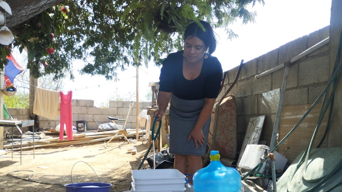 Desde muy temprano de este martes los habitantes de la zona urbana peninsular empezaron a abastecerse de agua potable