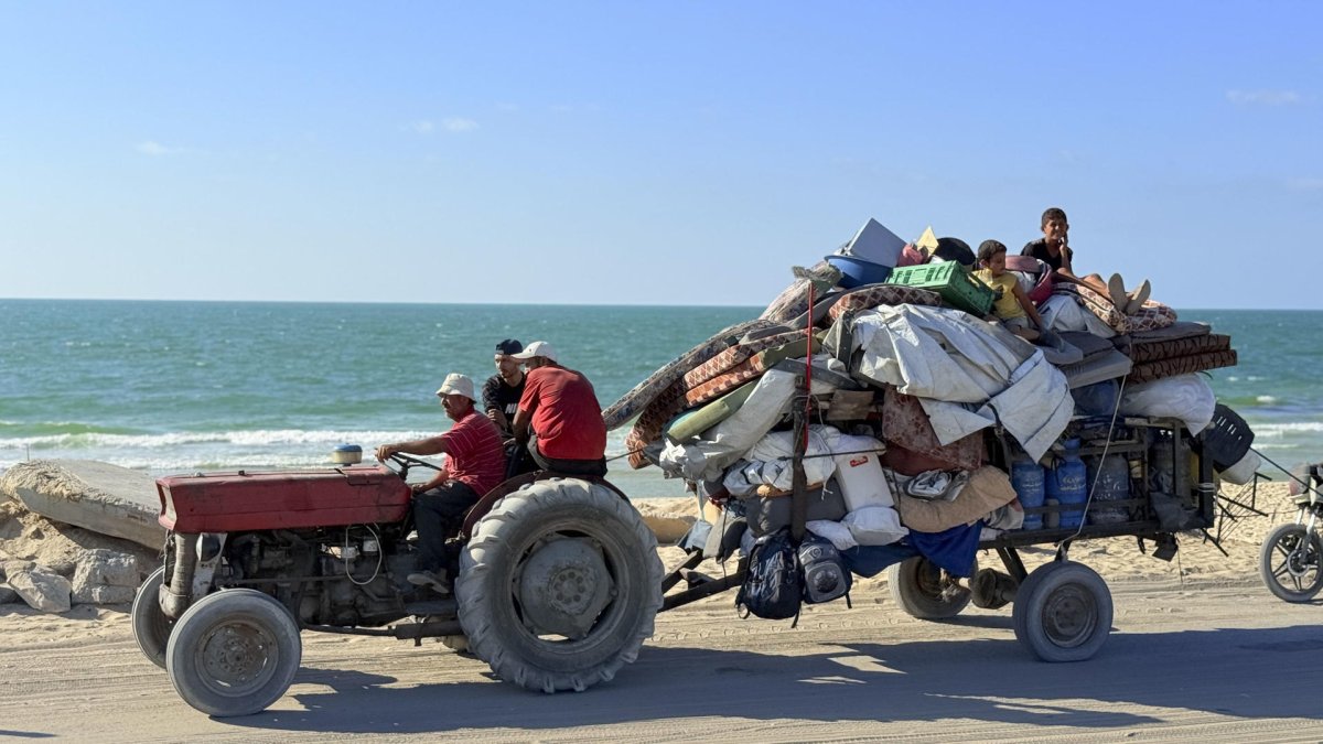 Miles de personas se desplazan desde la ciudad de Gaza hacia el sur de la Franja de Gaza.