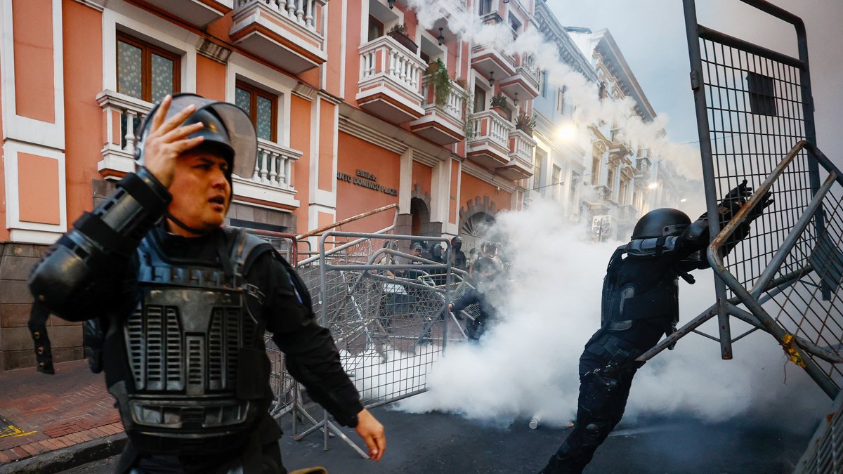 Un grupo de agentes de la Policía antimotines de Ecuador fue registrado el pasado 14 de septiembre, al enfrentarse con manifestantes.