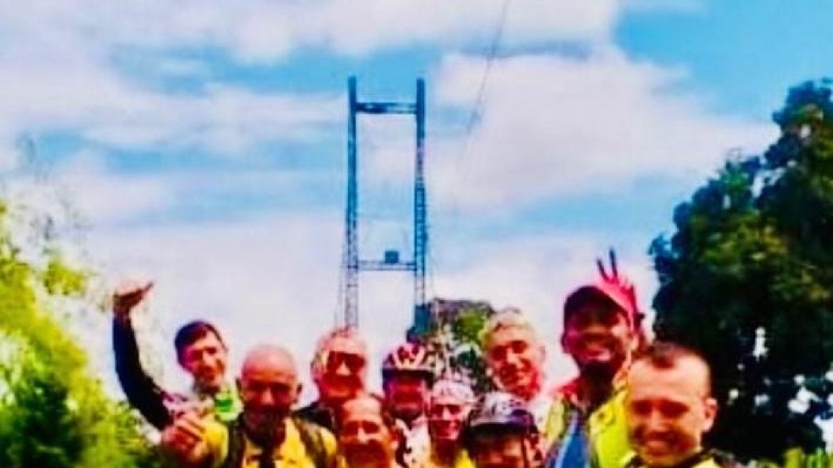 Integrantes de Ciclistas de la Calle, tras llegar a El Triunfo.