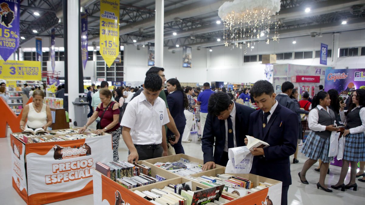 7 de cada 10 asistentes de la FIL son jóvenes.,