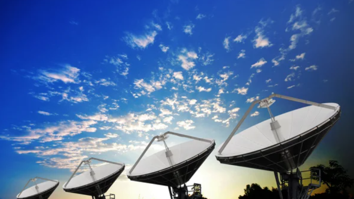 Las antenas satelitales forman parte de la infraestructura clave para ampliar la conectividad y mejorar los servicios de telecomunicaciones en Ecuador.