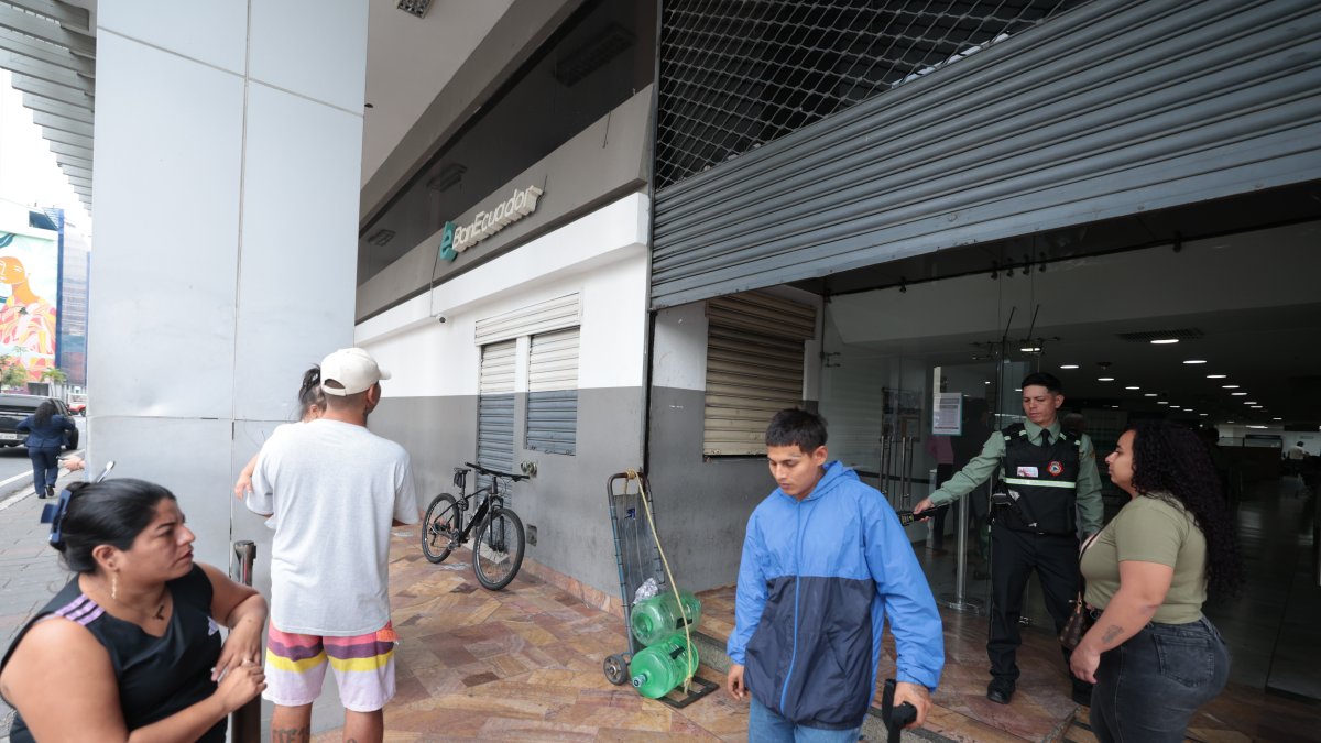 El edificio de BanEcuador en el centro de Guayaquil.