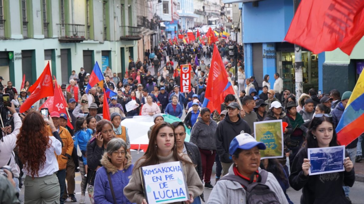 El 16 de septiembre hubo marchas en Cuenca en contra el extractivismo y el presidente Daniel Noboa.