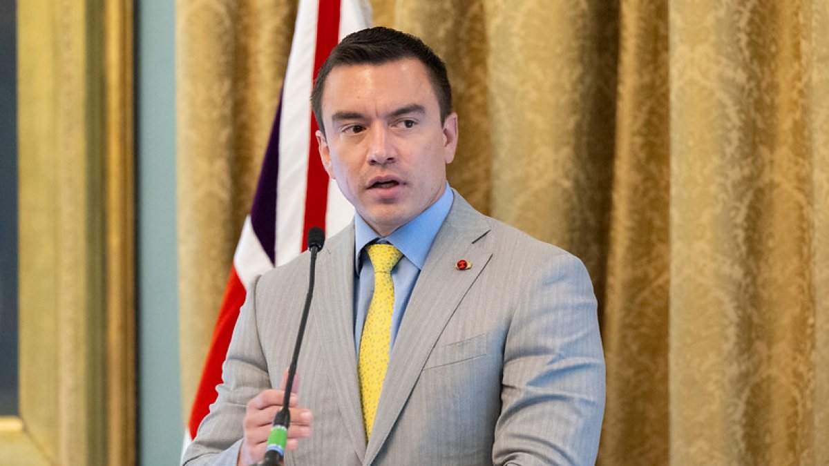 El presidente Noboa respondió al MICC en Bolívar, defendiendo la unidad nacional y los programas de apoyo productivo.