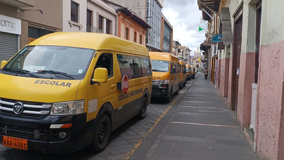Los transportistas del servicio escolar e institucional exigen derogatoria del decreto 126 sobre la eliminación del subsidio al diésel.