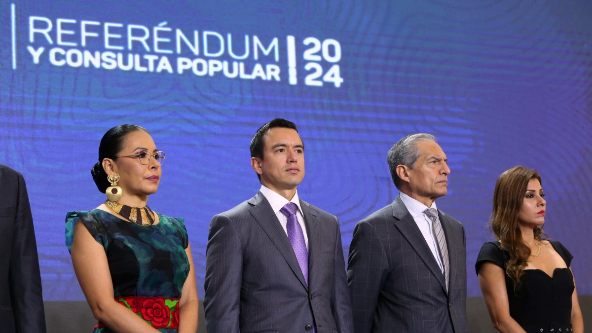 El presidente Daniel Noboa dispuso al Consejo Nacional Electoral que convoque a una consulta popular para ir a una Constituyente, sin consultarlo primero con la Corte Constitucional.