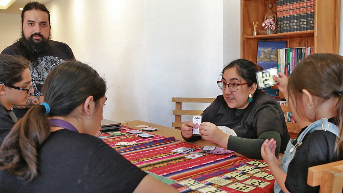 Modalidad. Varias familias en Quito, como la de Lorena Larrea, educan a sus hijos en casa y buscan asesoría.