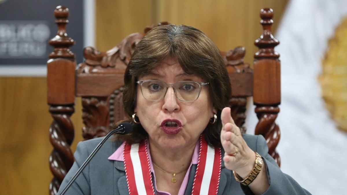 Fotografía de archivo de la fiscal general de Perú, Delia Espinoza, durante una rueda de prensa, en Lima.