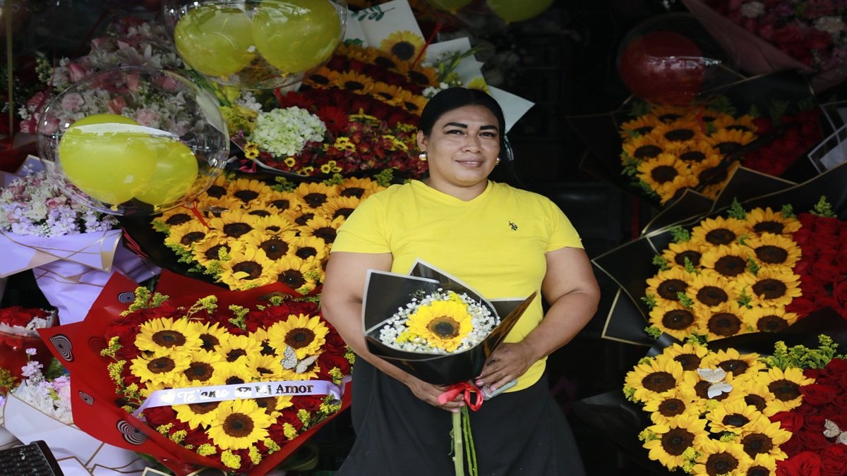 En el Mercado de las Flores de Guayaquil se puede encontrar varias opciones de ramos para obsequiar.