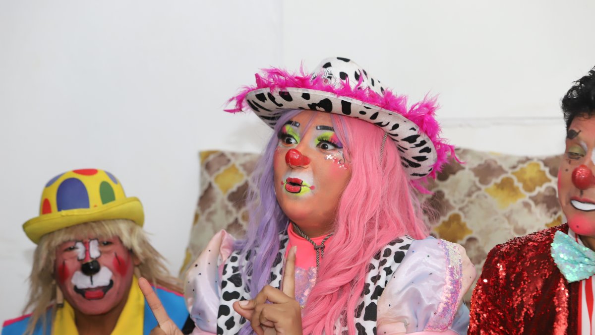 Antonella Garzón personifica a la payasa Antito. Ella y sus compañeros mantienen vigente la profesión artística en Guayaquil.