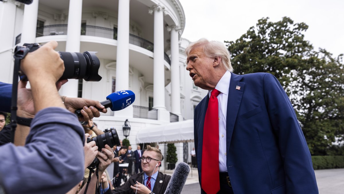 El presidente de Estados Unidos, Donald Trump, respondió a periodistas previo a ir al sepelio de Charlie Kirk.