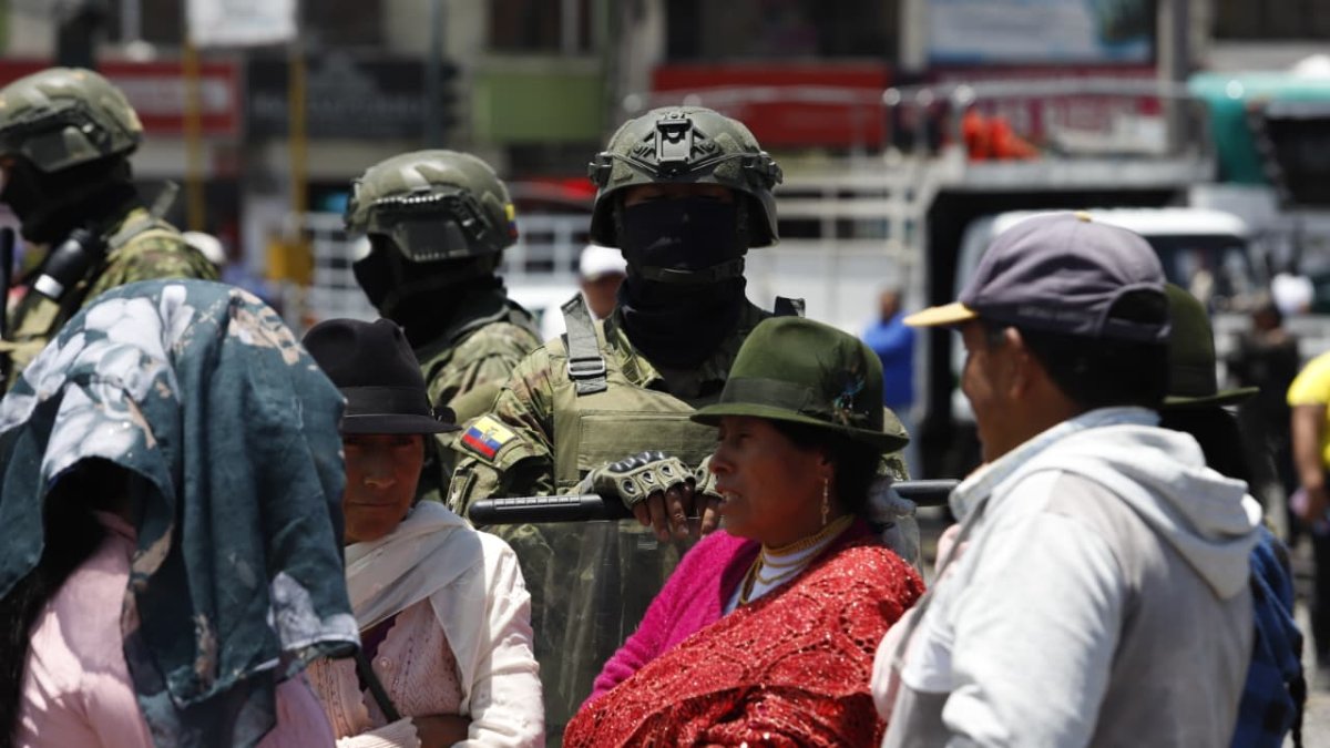 El lunes 22 de septiembre inició el paro nacional; exigen frenar el alza de precios derivada  del fin del subsidio al diésel y denuncian la falta de atención a las necesidades del pueblo.