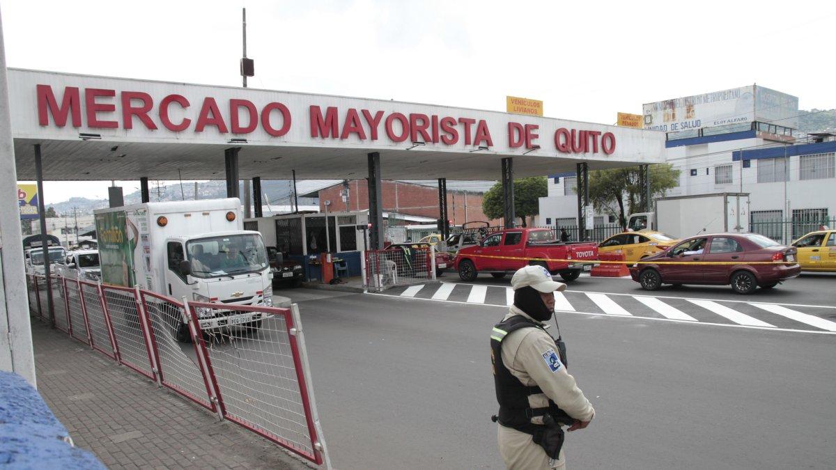 Contrato polémico para intervención en el Mercado Mayorista genera críticas públicas.