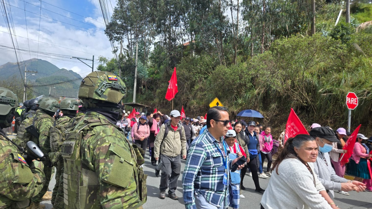 Fuerzas Armadas del Ecuador, ejecutan operaciones militares de control en el sector de Sayausí, en Cuenca.