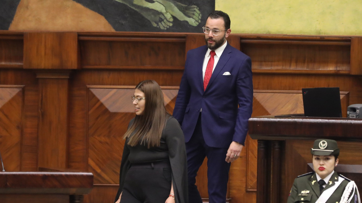 Gonzalo Albán fue censurado y destituido por la mayoría oficialista.