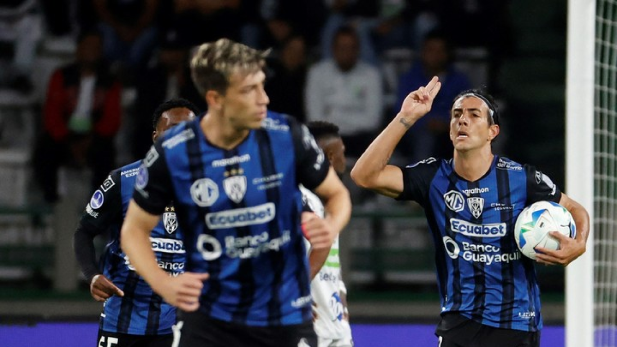 Michael Hoyos anotó un doblete para Independiente del Valle ante Once Caldas en Manizales.