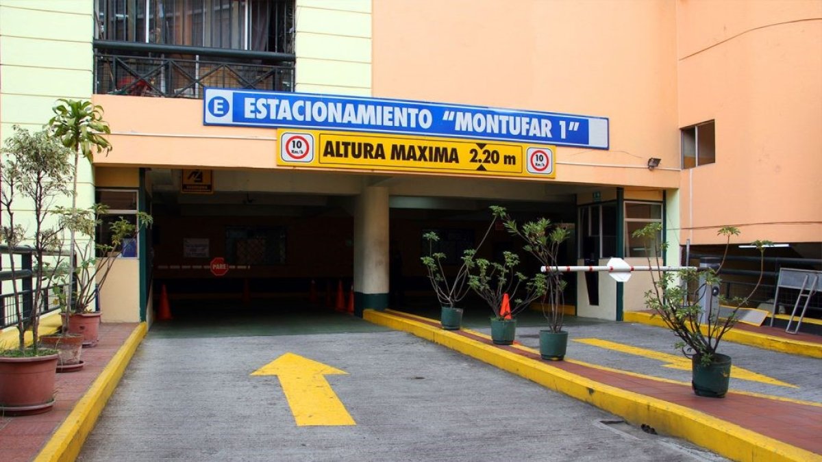Los parqueaderos municipales que se pueden arrendar están ubicados en los diferentes estacionamientos públicos que tiene Quito en el norte, centro y sur de la capital.