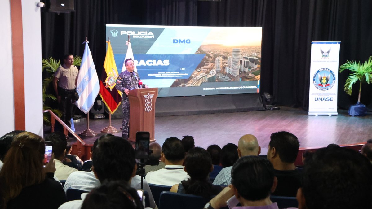 Francisco Zumárraga, comandante de la Zona 8, en un foro de seguridad organizado por la Cámara de Comercio de Guayaquil.