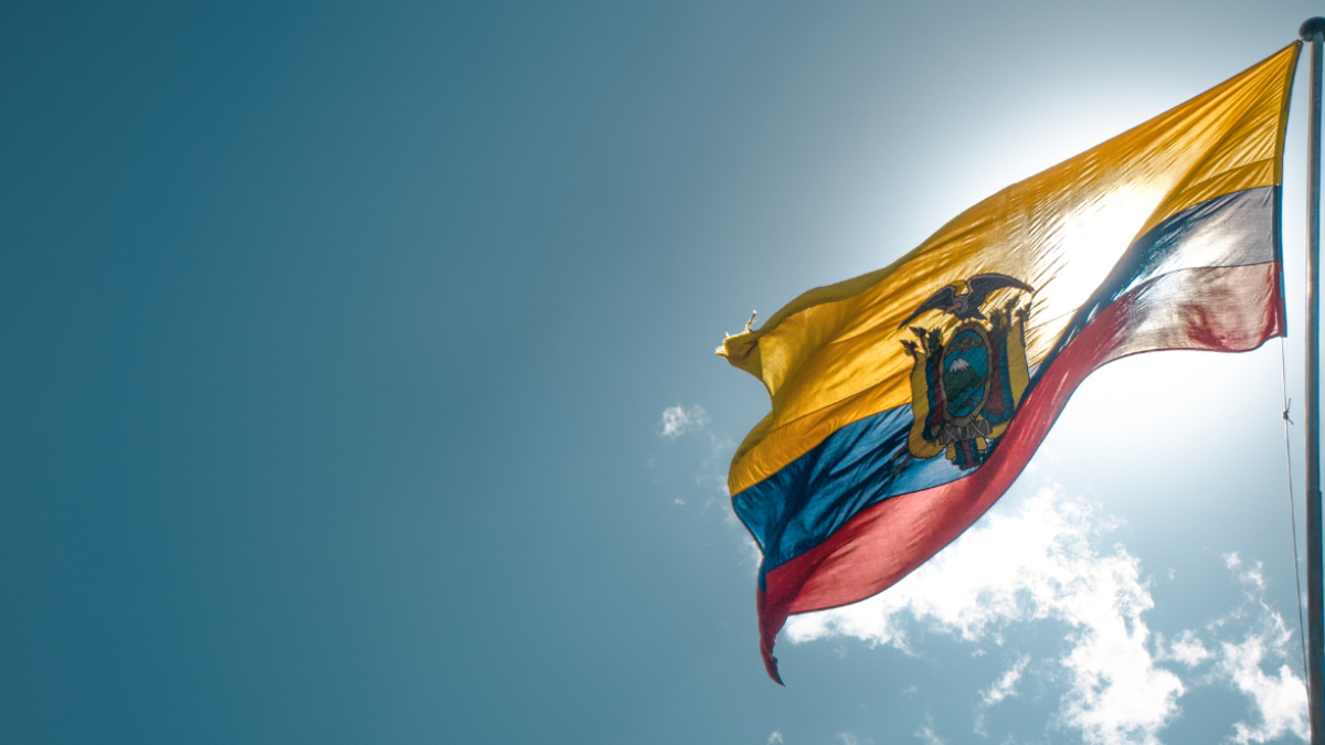 Autoridades y ciudadanos en espacios de diálogo político en Ecuador.