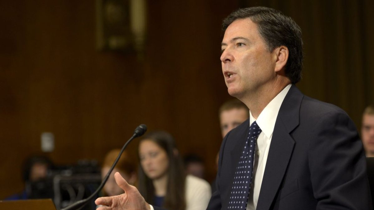 Fotografía de archivo de James Comey hablando durante una audiencia celebrada por el comité judicial del Senado de EE.UU. en Washington (EE.UU.).