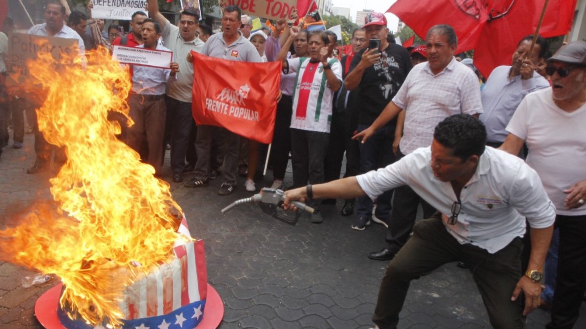 Protestas. Gremios ciudadanos marcharon en el centro de Guayaquil el 12 de septiembre de 2025.