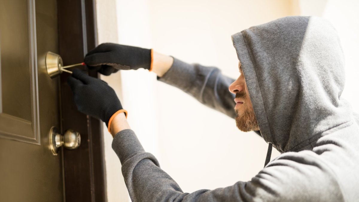 Delincuentes llegaron a un conjunto habitacional, ubicado en el sector de Pomasqui, en el norte de Quito.
