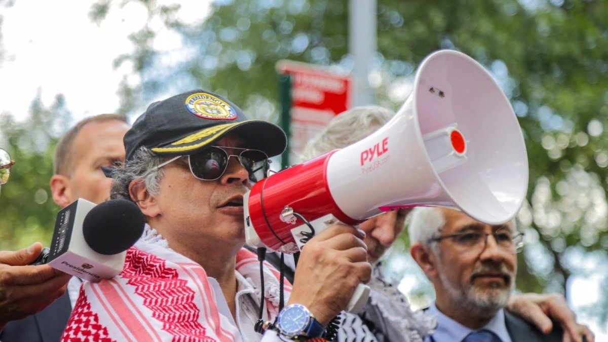 El presidente colombiano participó de una protesta contra Israel.
