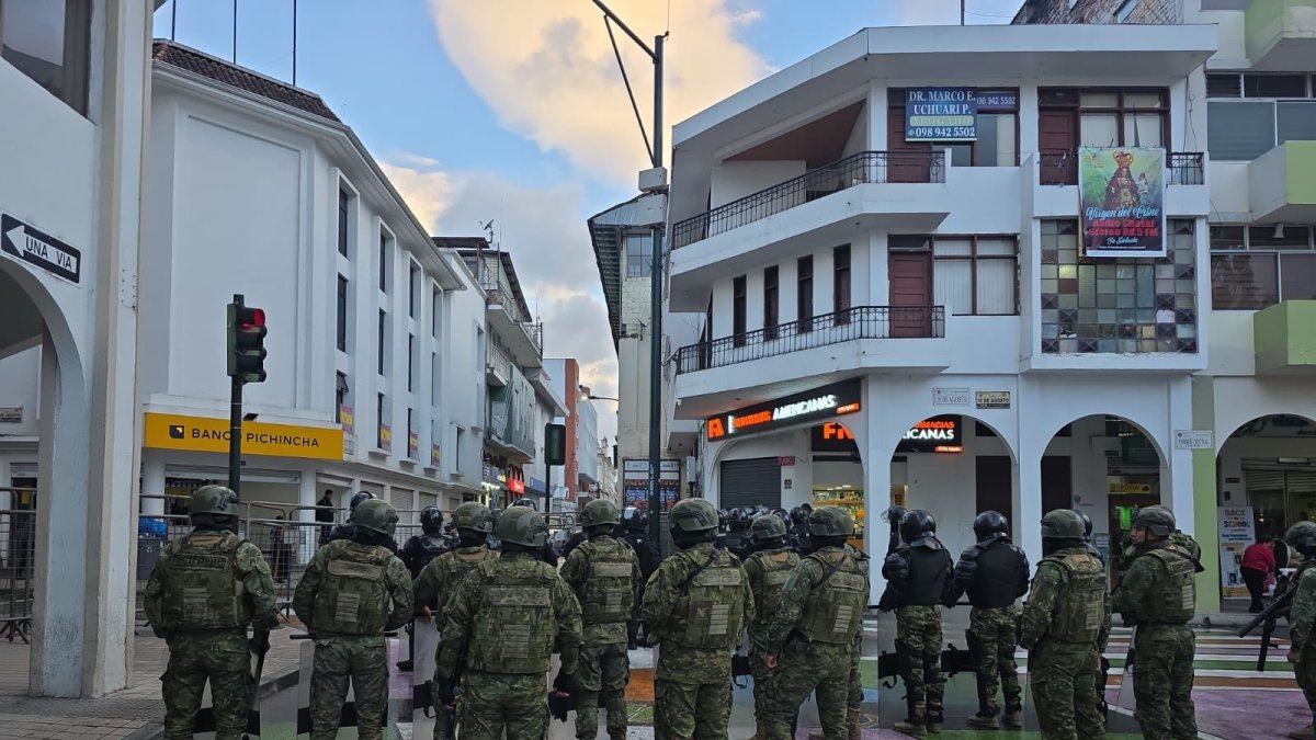 La posibilidad de que los militares actúen en colaboración con la fuerza pública se activa con el estado de excepción.